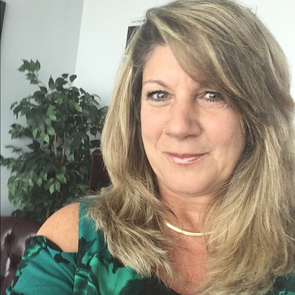 Meet your Posher, Jeanette - Picture 2 of 2